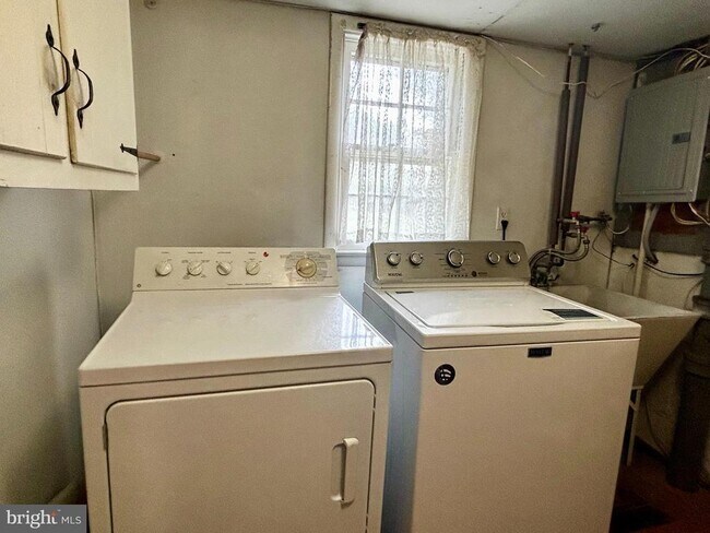 Building Photo - 287 Anderson Rd