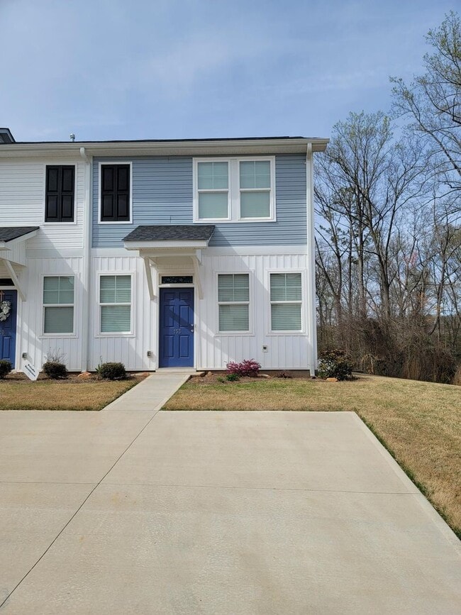Building Photo - 3 Bed/ 2 full + 2 1/2 baths Boiling Spring...