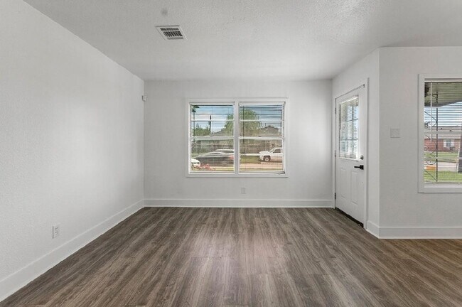 Building Photo - 4303 Dacca Dr