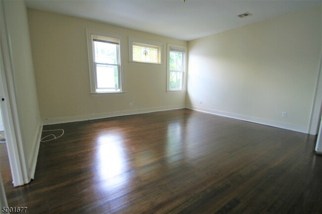 Building Photo - 85 Mission St