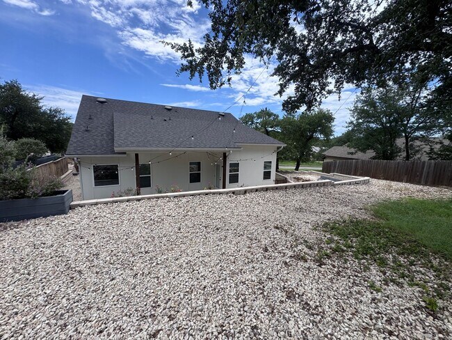 Building Photo - For Rent – 100 Brooklyn Dr, Canyon Lake, T...