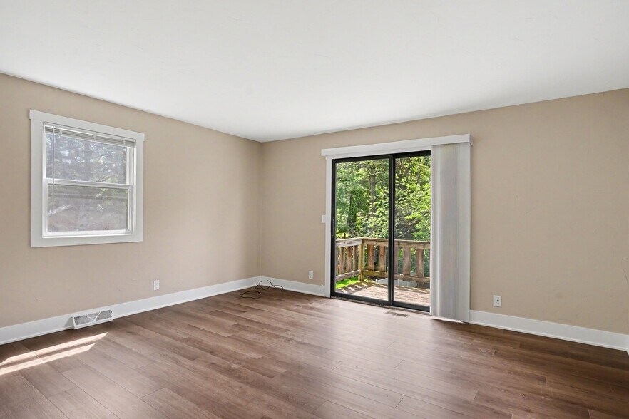 Building Photo - 136 Scotts Dr