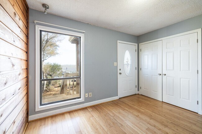 Building Photo - 219 Patane