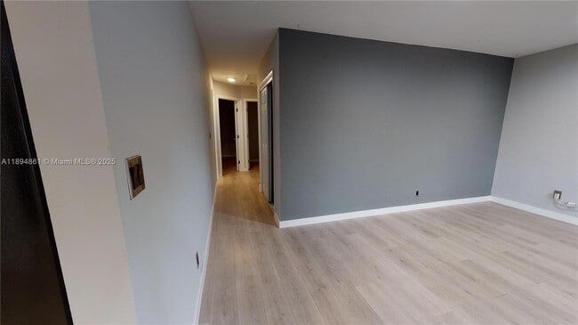 Building Photo - 404 NW 21st Terrace