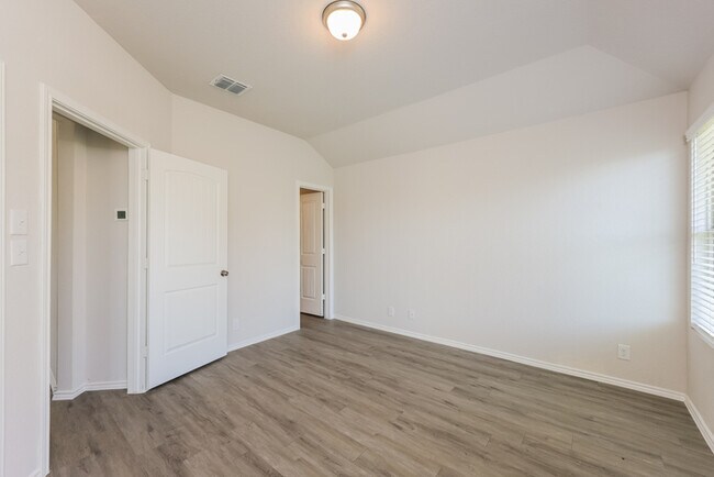 Building Photo - 2343 Applewhite Mdw