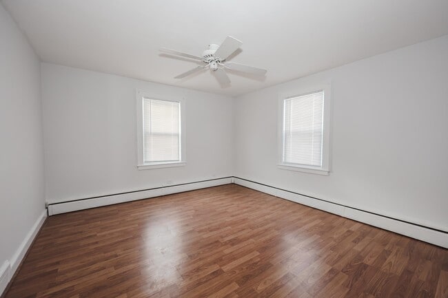 Building Photo - 154 Manning St