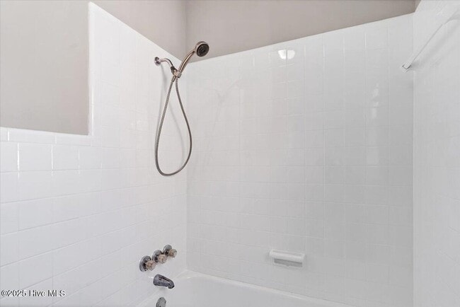 Building Photo - 300 Dogwood Ln