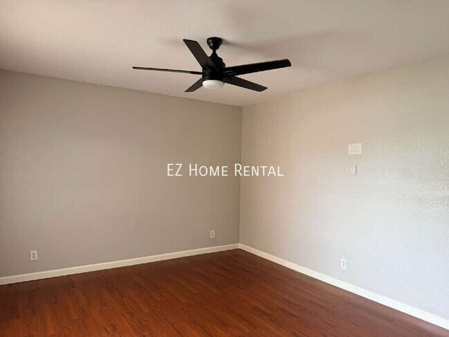 Building Photo - 2102 5th Ave N