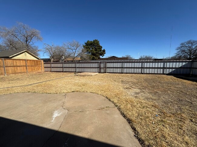 Building Photo - 7825 Vernon Ave