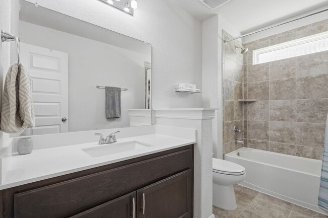 Building Photo - Modern 3BR Home with Main-Floor Primary!
