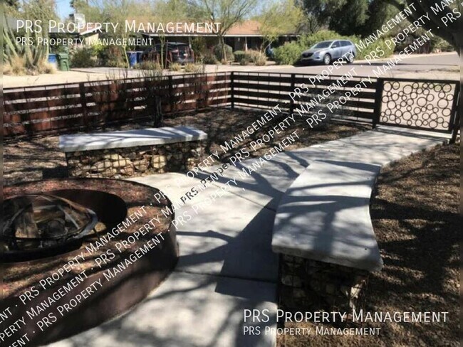 Building Photo - 603 E Solana Dr