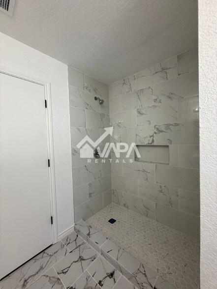 Building Photo - 5823 Midcrown Dr