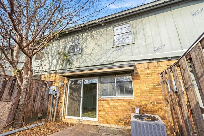 Building Photo - 304 Candlewood Ln