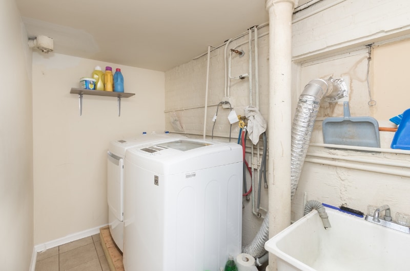 Building Photo - 3233 S 60th Ct