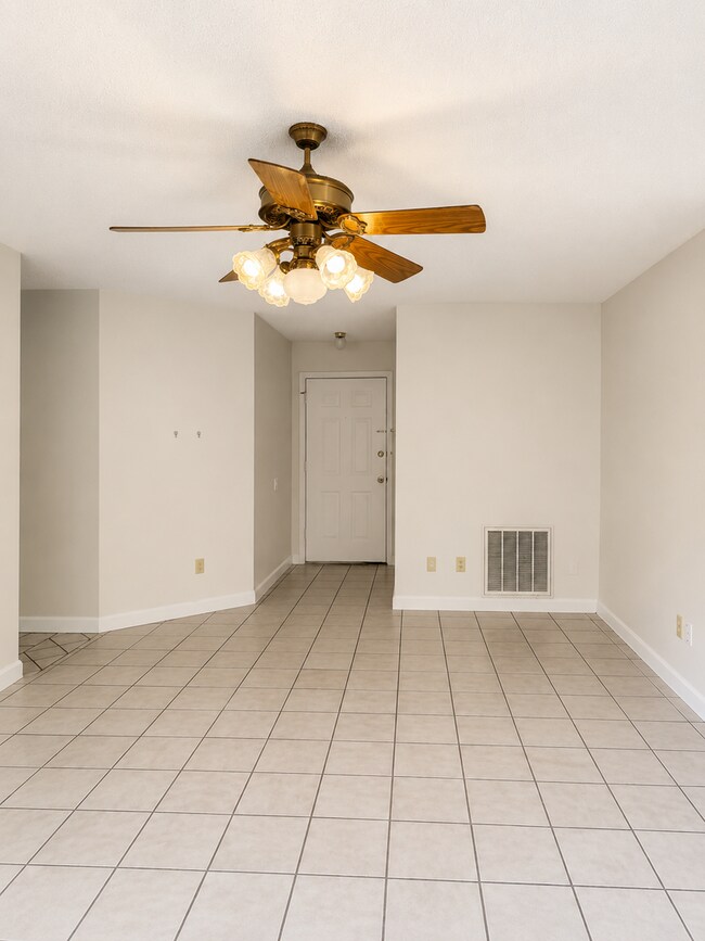Building Photo - 3 Bedroom | 2 Bathroom Home with Fenced Yard