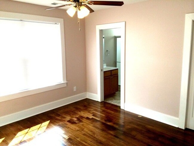 Building Photo - Lovely 3 Bedroom 2 Bath home. Available Now!