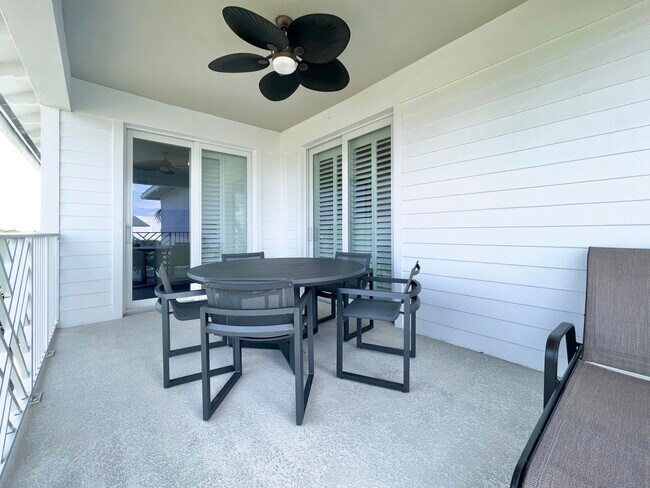Building Photo - 1044 Bay Colony Dr S