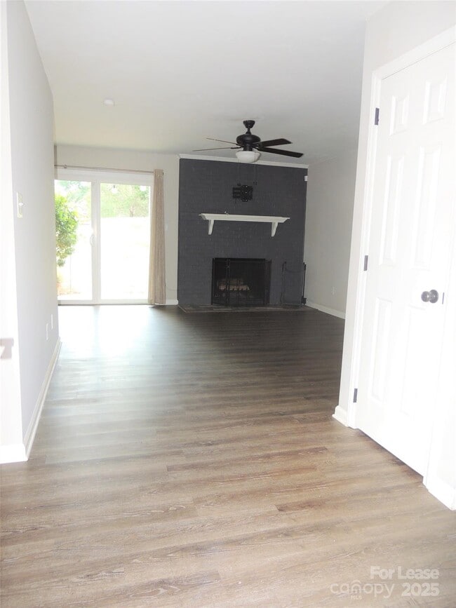 Building Photo - 9252 Kings Canyon Dr