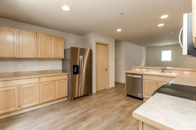 Building Photo - Fantastic DuPont Rambler with AC and Sprinkler System