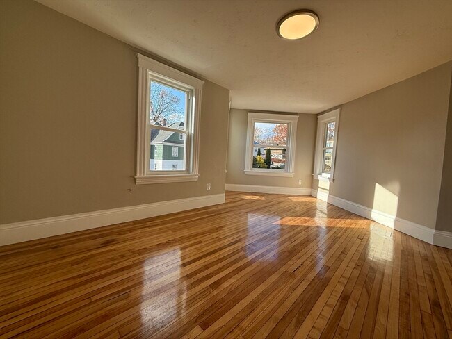 Building Photo - 11 Eureka St