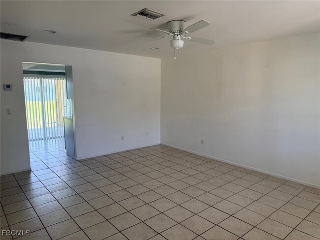 Building Photo - 721 Gilbert Ave S