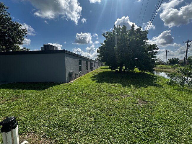Building Photo - 1151 S Loop Blvd