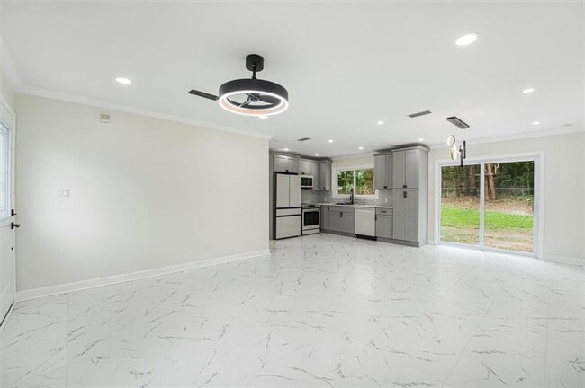 Building Photo - 6073 Fieldcrest Dr