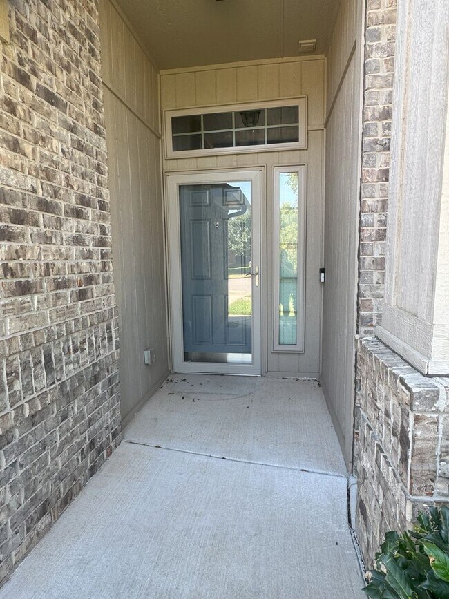 Building Photo - Charming three bed two bath in South OKC