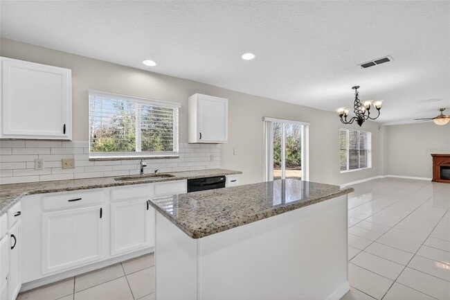 Building Photo - 413 Country Cottage Ln