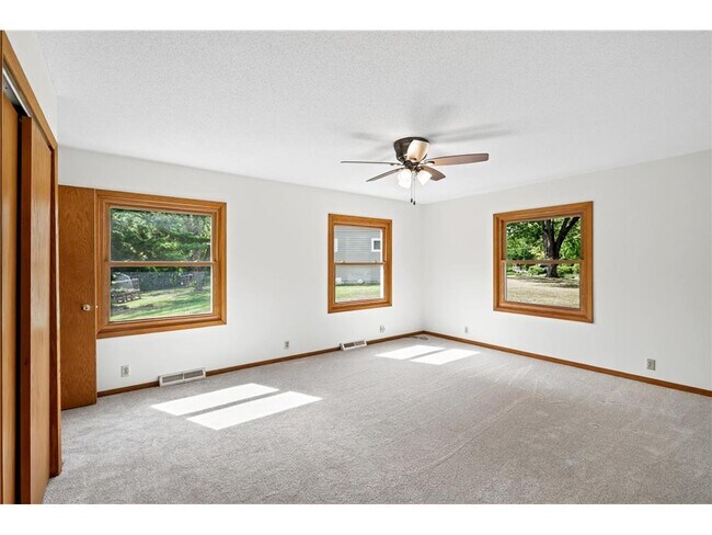 Building Photo - 6015 Aspen Rd