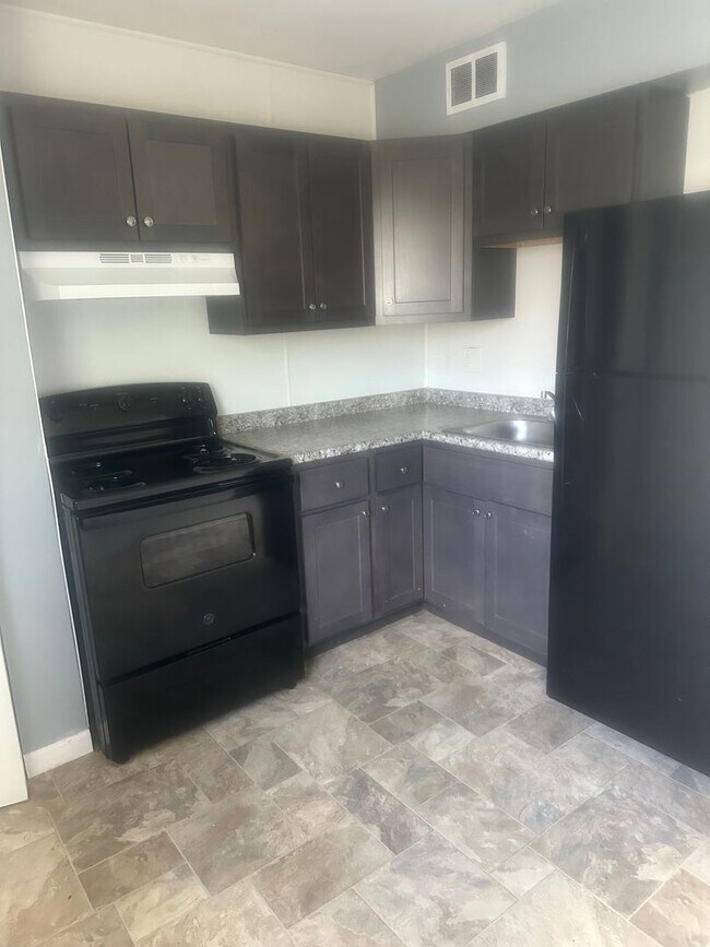 Building Photo - 1574-1574 Leonaire Ct