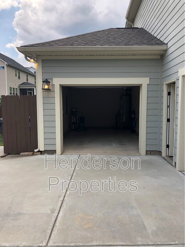 Building Photo - 10728 Vanguard Pkwy