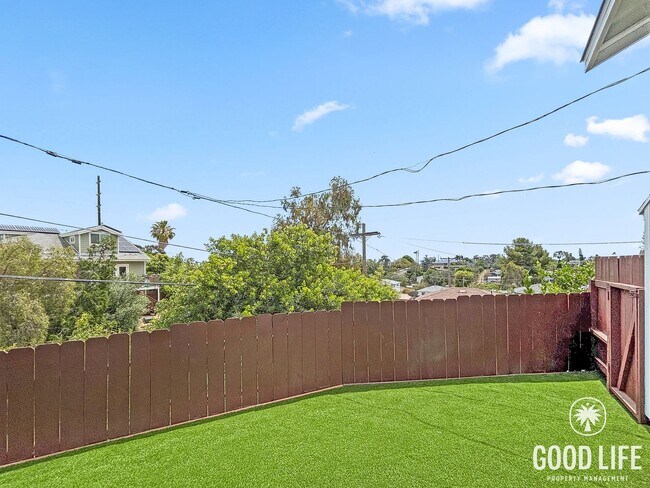 Building Photo - Charming 2BD/1BA South Park Unit with New Turf Yard & In unit laundry