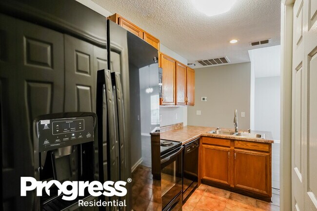 Building Photo - 243 Lake Forest Dr