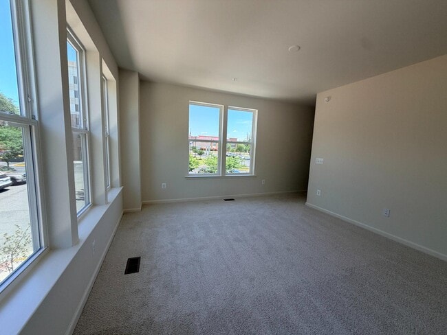 Building Photo - 2548 Neabsco Common Pl