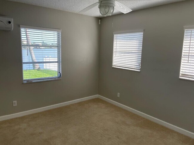 Building Photo - 419 12th Ave