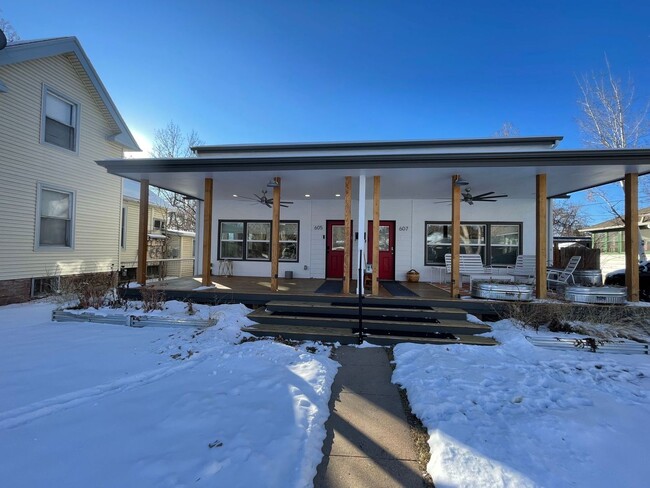 Building Photo - Beautiful downtown Longmont home! 3 bed, 2...