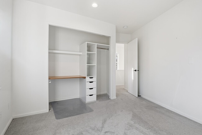 Building Photo - 619 Federal Ave E