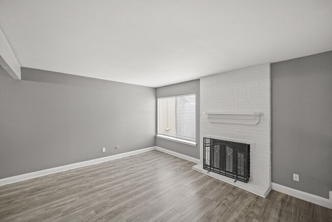 Building Photo - 2313 Crescent Park Dr