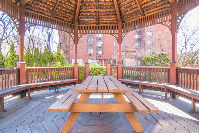 Building Photo - 4 Martine Ave