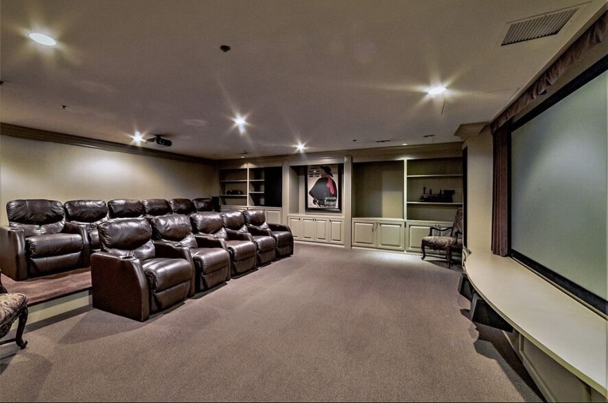 Building Photo - 3334 Peachtree Rd NE