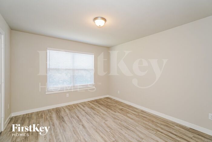 Building Photo - 319 Aveen Path