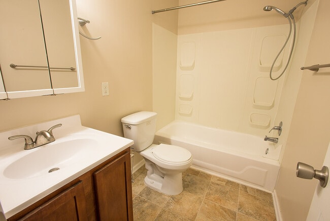 Building Photo - 33 Canteberi Ct