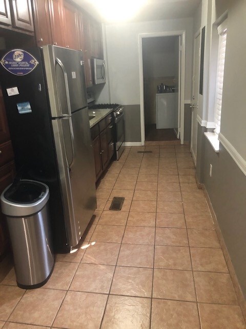 Building Photo - 3 Bedroom House in Fells Point with a roof...