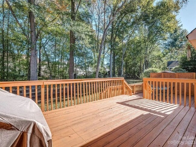 Building Photo - Partially Furnished Home for Rent