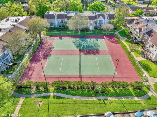 Building Photo - 2800 Jeanetta St