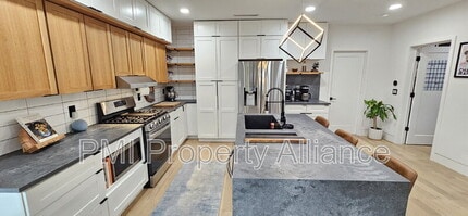Building Photo - 2319 Drake Dr