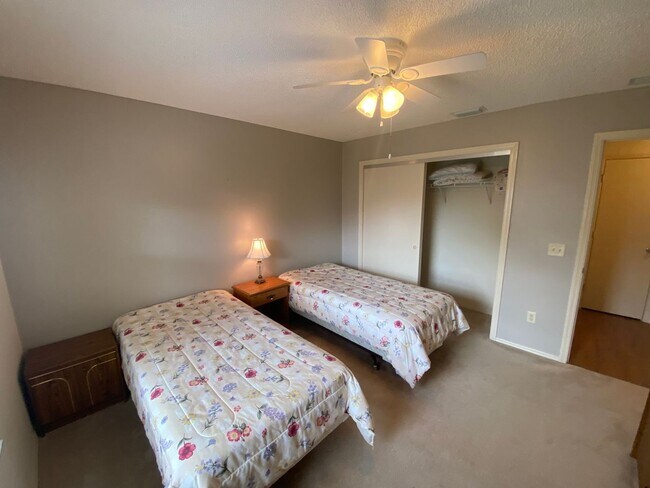 Building Photo - Beautiful 2 + 2 Villa, Mostly Furnished AN...