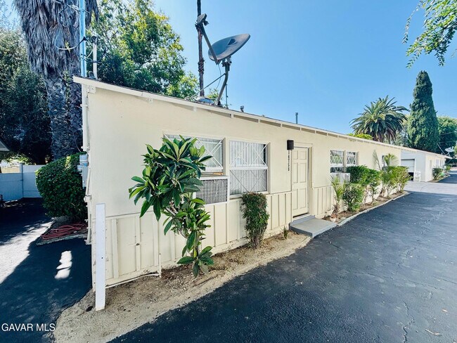 Building Photo - 14758 1/2 Lemay St