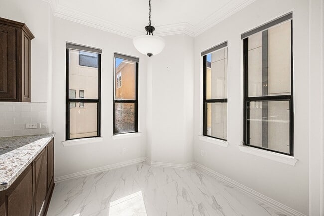 Building Photo - 7227 Laguna Villas